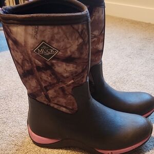 Muck Boot Company Women's Insulated Mid-Calf Winter Boot in Pink and Black